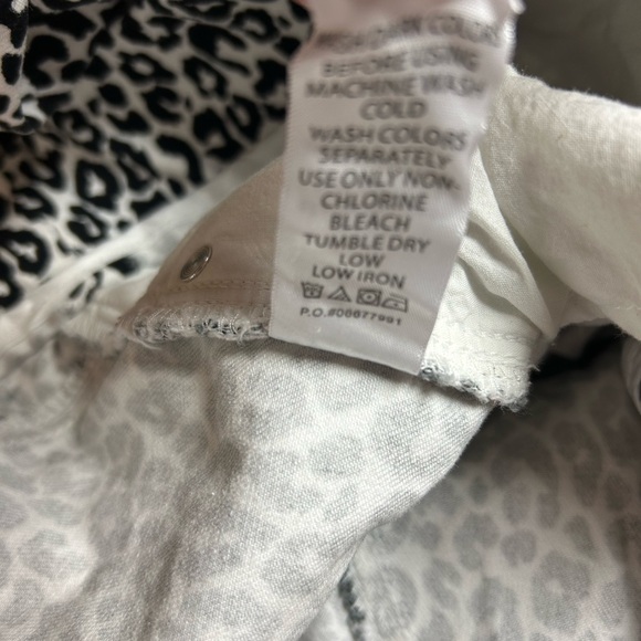 Women’s 24w petite jeans pants pockets animal print black white appears new - Picture 10 of 11